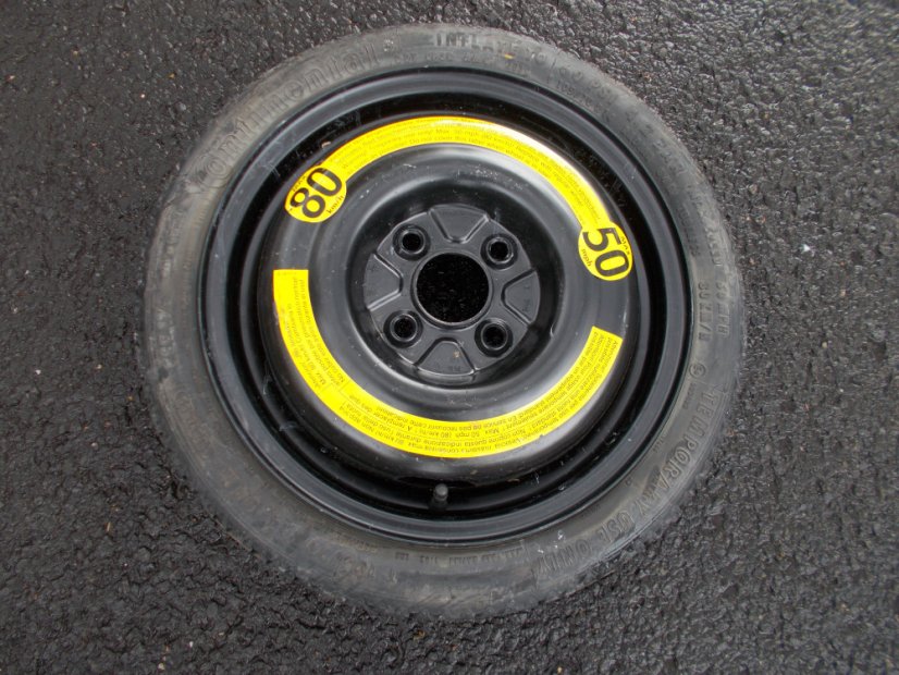 Volkswagen 3.5x14 ET45 original 357.601 - 105/70/14 CONTINENTAL - reserve (narrow)