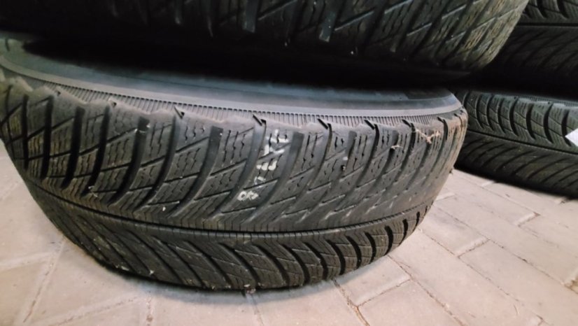 Zimní obutá sada Mercedes-Benz, disky 6,5x17 ET44 5x112x66,5 - pneu 215/65/17 99H MICHELIN Pilot Alpin 5