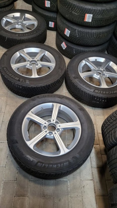 Zimní obutá sada Mercedes-Benz, alu disky 8x18 ET38 5x112x66,5 A2534010800, pneu 235/60/18 103H PIRELLI Scorpion, vč snímačů tlaku TPMS