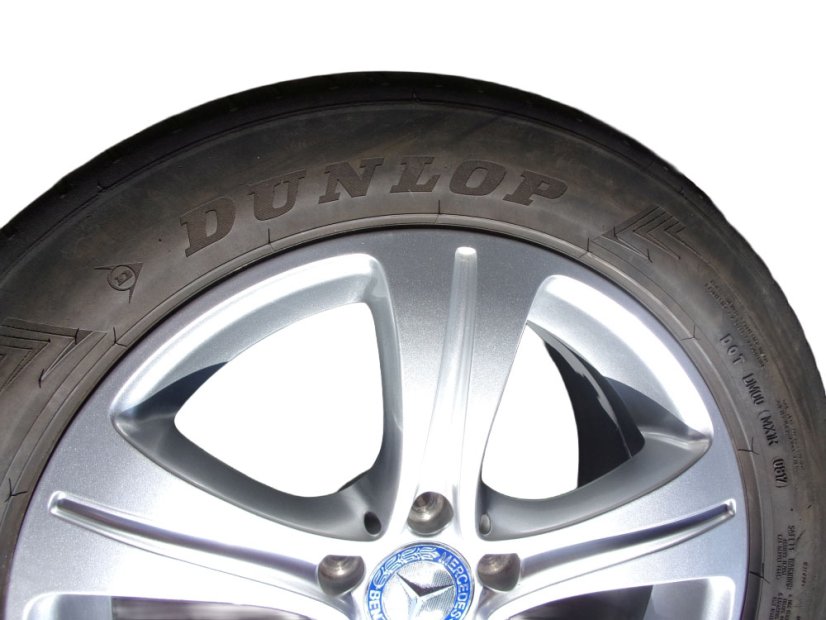 Letná obutá sada Mercedes-Benz, alu disky 7,5x17 ET40 5x112x66,5 A2134011200, pneu 225/55/17 97Y DUNLOP Sport Maxx