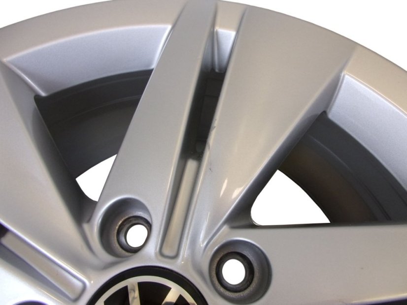 Alu kolo originál Volkswagen 7x16 ET48 - 5x112x57 - 5H0601025, se středovými krytkami