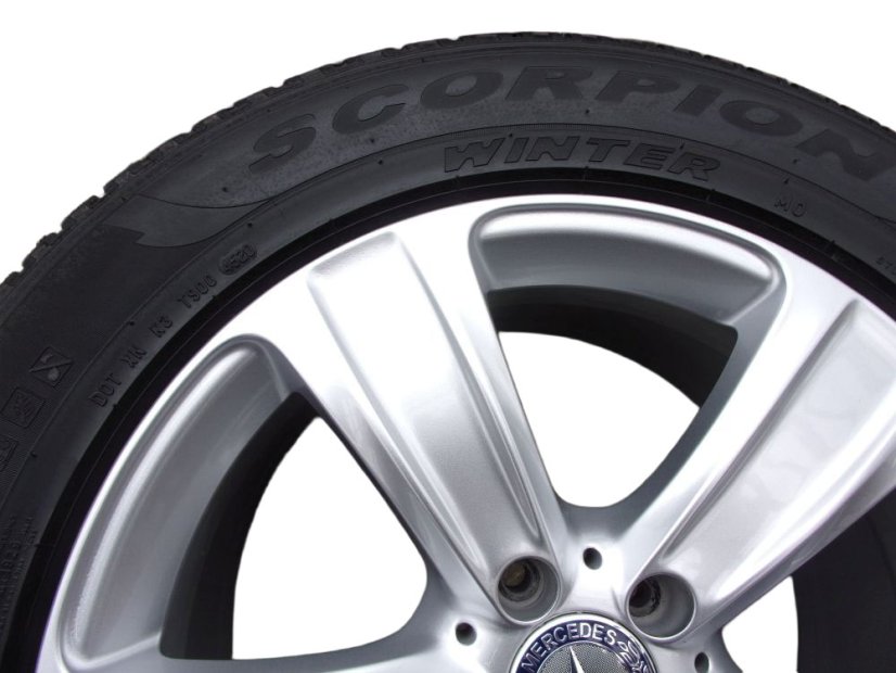 Zimná obutá sada Mercedes-Benz, disky 8x18 ET38 5x112x66,5, pneu 235/60/18 103H PIRELLI