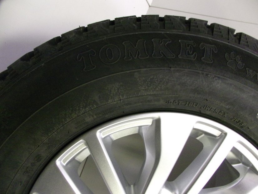 Winter tire set Renault Alaskan / Nissan Navara, wheels 7x16 ET45 6x114.3x66, tires 235/70/16 106T TOMKET