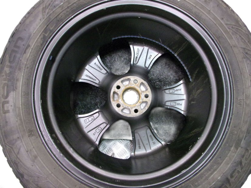 Zimná obutá sada Mercedes-Benz, disky 9x20 ET40 5x112x66,5, pneu 275/50/20 109H NOKIAN