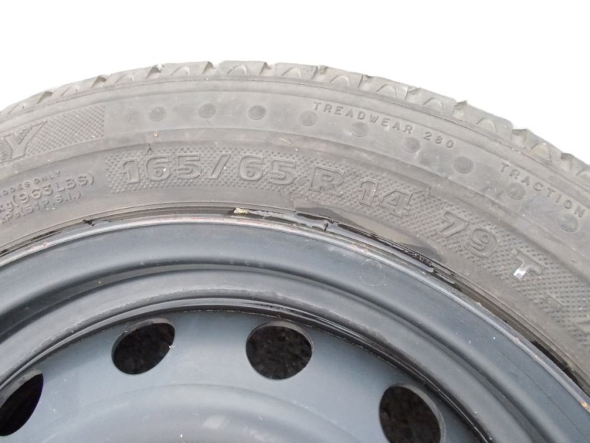 Summer tire set Citroën 5.5x14 ET18 4x108x65 - 165/65/14 79T MICHELIN
