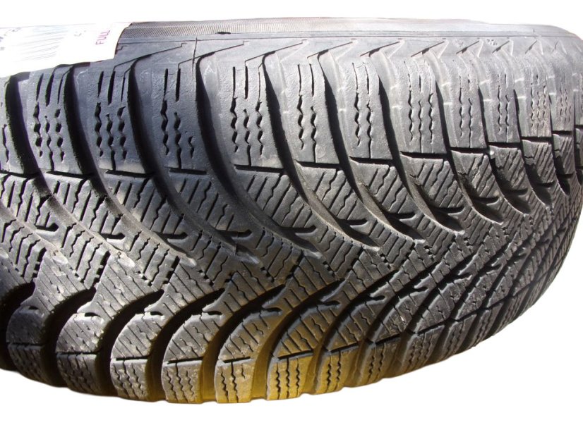 Zimná obutá sada Mercedes-Benz, disky 6,5x16 ET38 5x112x66,5, pneu 205/60/16 92H MICHELIN