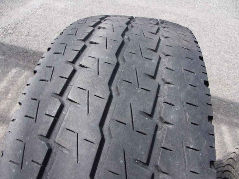 Summer truck tire 235/65/16C 115/113R TOYO H08