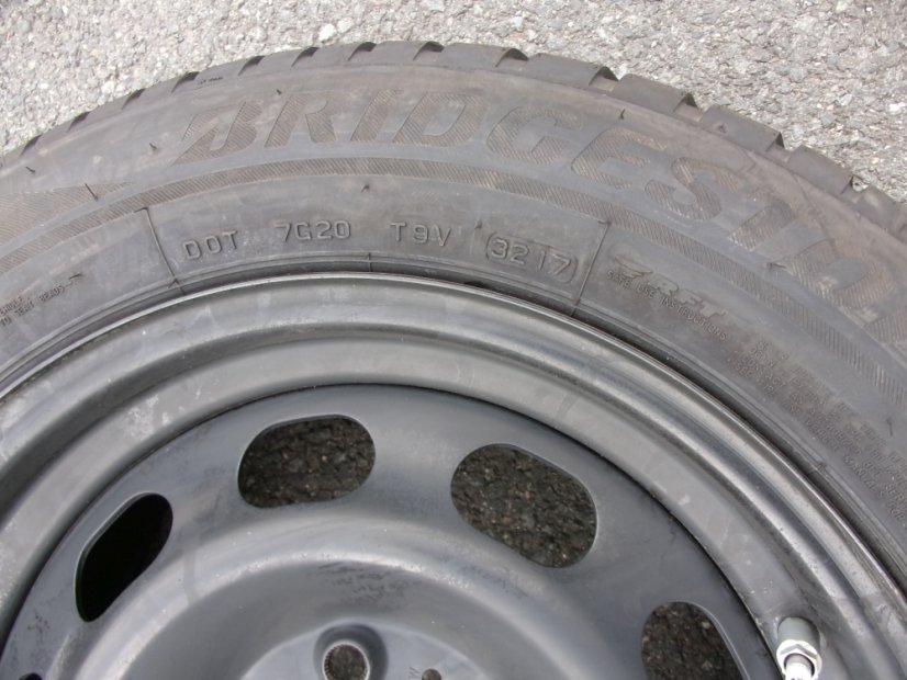 Winter tire set of steel wheels BMW 16590101, 7x16 ET31, 5x120x72.5 - 205/60/16 92H BRIDGESTONE Blizzak LM001 Runflatt