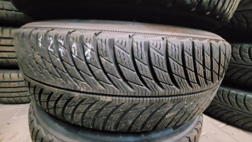 Zimní obutá sada Mercedes-Benz, disky 6,5x17 ET44 5x112x66,5 - pneu 215/65/17 99H MICHELIN Pilot Alpin 5