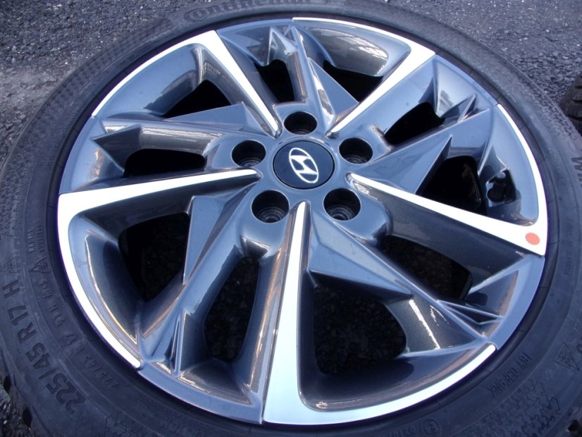 Winter set of original Hyundai alloy wheels 7x17 ET53 5x114.3x67 - tires 225/45/17 91H CONTINENTAL WinterContact TS870