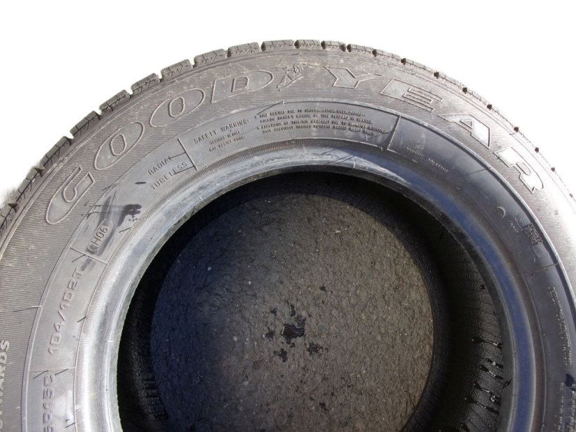 Zimní nákladní pneumatika 215/65/15C 104/102T GOODYEAR Cargo Vector