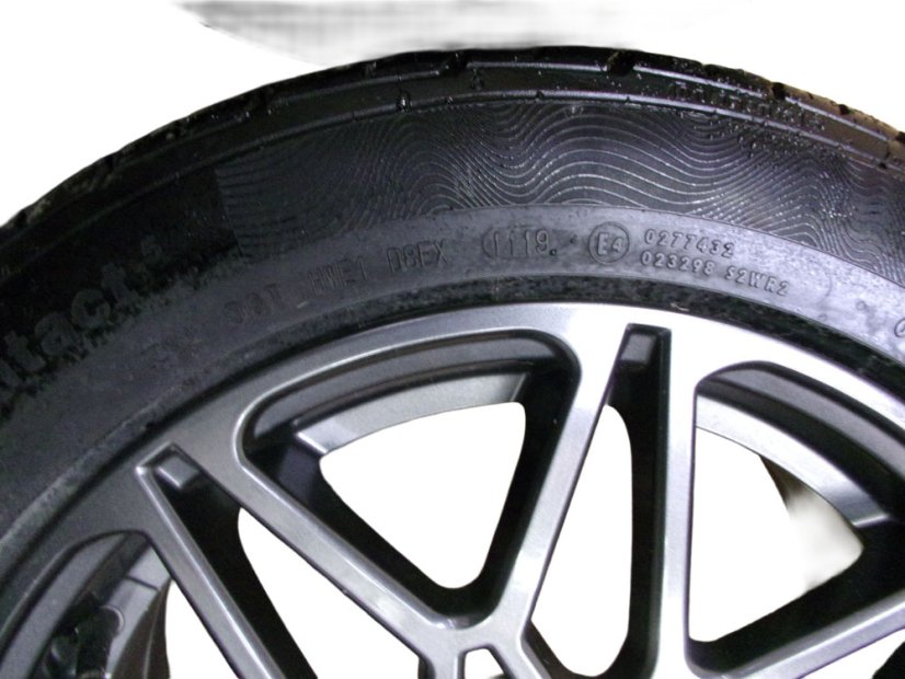 Letná obutá sada Kia, disky 6,5x17 ET49 4x100x54, pneu 205/55/17 95V CONTINENTAL ContiPremiumContact 5