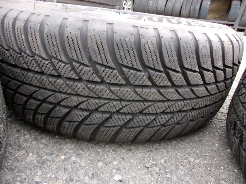 Winter tire set of steel wheels BMW 16590101, 7x16 ET31, 5x120x72.5 - 205/60/16 92H BRIDGESTONE Blizzak LM001 Runflatt