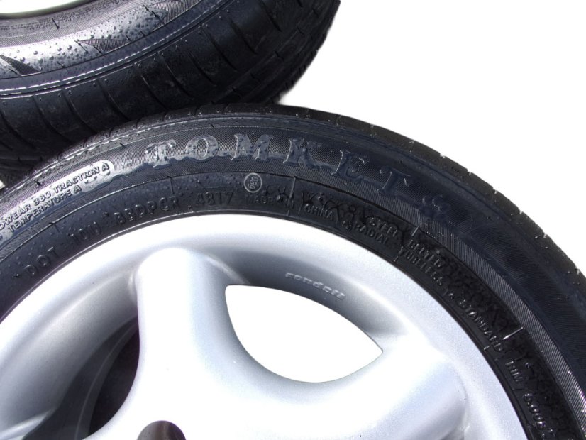 Letná obutá sada Ford Fiesta, disky 5,5x13 ET36 4x108x63,3, pneu 165/70/13 79T TOMKET