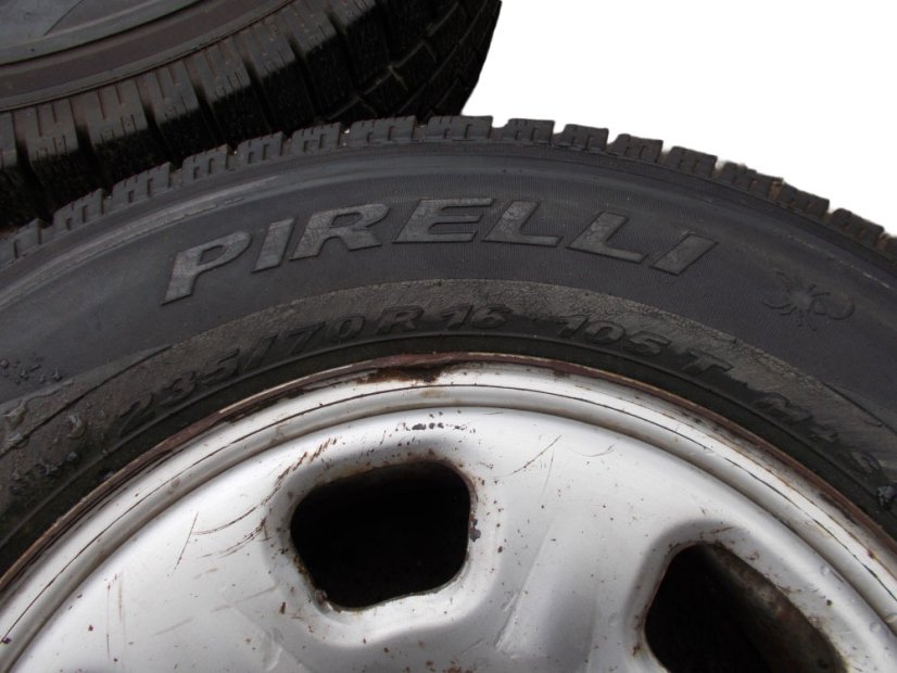 Winter tire set Nissan Navara 7x16 ET30 6x114.3x66 - 235/70/16 105T PIRELLI