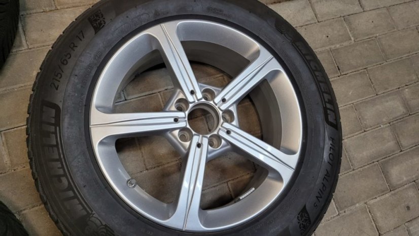 Zimní obutá sada Mercedes-Benz, disky 6,5x17 ET44 5x112x66,5 - pneu 215/65/17 99H MICHELIN Pilot Alpin 5