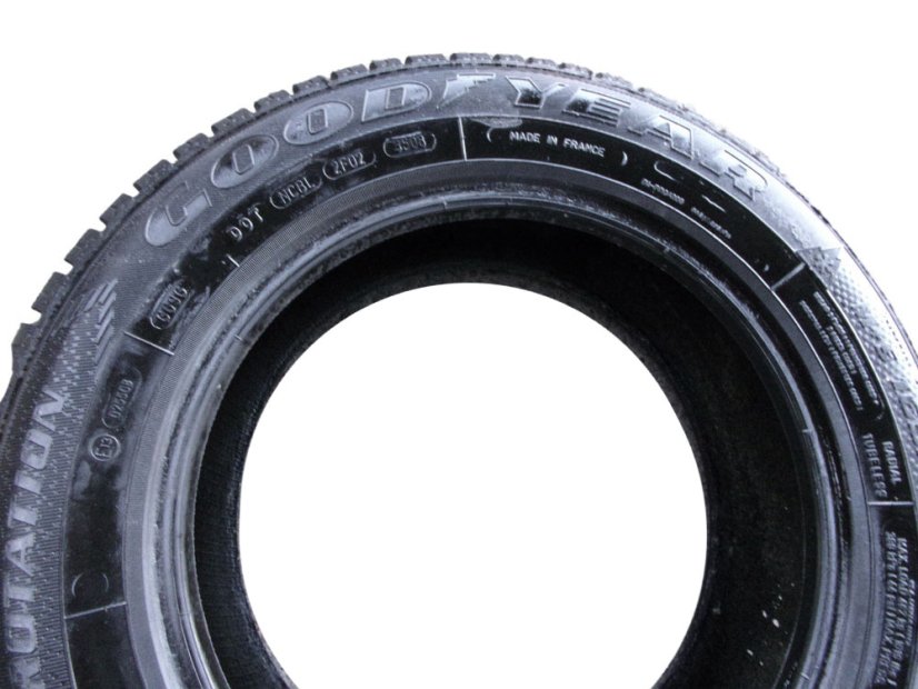 Winter tire 165/70/14 81T GOODYEAR Vector 5