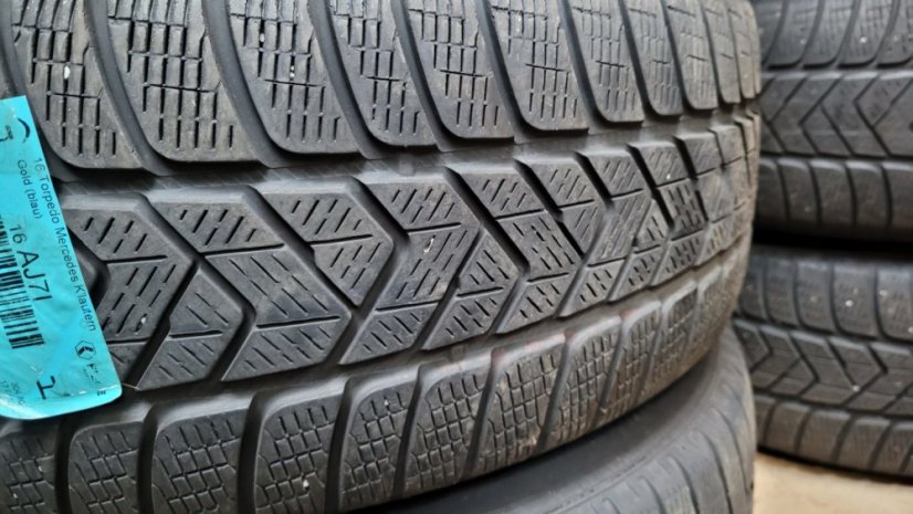 Zimní obutá sada Mercedes-Benz, alu disky 8x18 ET38 5x112x66,5 A2534010800, pneu 235/60/18 103H PIRELLI Scorpion, vč snímačů tlaku TPMS