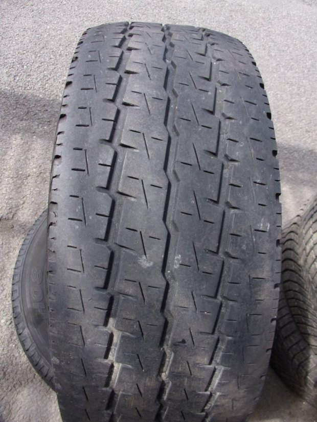 Summer truck tire 235/65/16C 115/113R TOYO H08