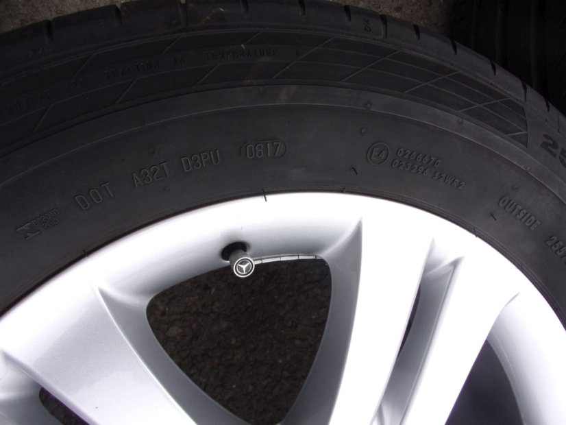 Letná obutá sada Mercedes-Benz, disky 8x18 ET67 5x112x66,5 A7514011302, pneu 255/55/18 105W CONTINENTAL