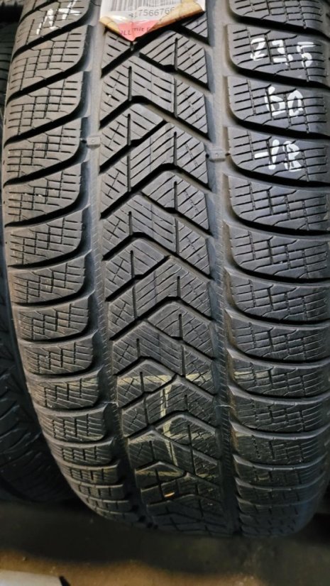 Zimní pneumatika 235/60/18 103H PIRELLI ScorpionTM
