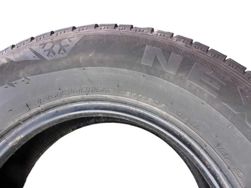Winter truck tire 225/75/16C 121/120R NEXEN WinGuard WT1