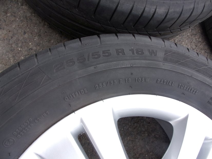 Letná obutá sada Mercedes-Benz, disky 8x18 ET67 5x112x66,5 A7514011302, pneu 255/55/18 105W CONTINENTAL