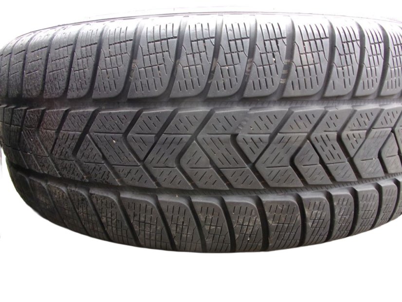 Zimná obutá sada Mercedes-Benz, disky 8x18 ET38 5x112x66,5, pneu 235/60/18 103H PIRELLI