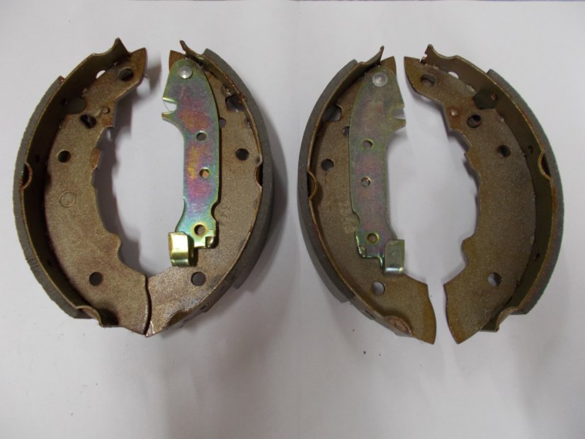 ABS8410 Zestaw szczęk hamulcowych Renault R5 1976-1984