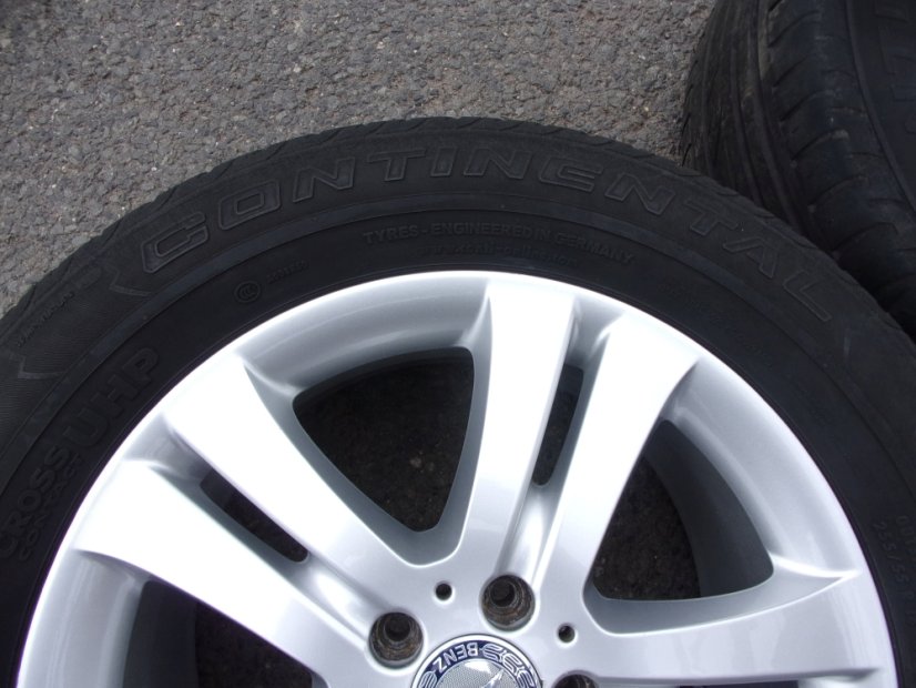 Letná obutá sada Mercedes-Benz, disky 8x18 ET67 5x112x66,5 A7514011302, pneu 255/55/18 105W CONTINENTAL