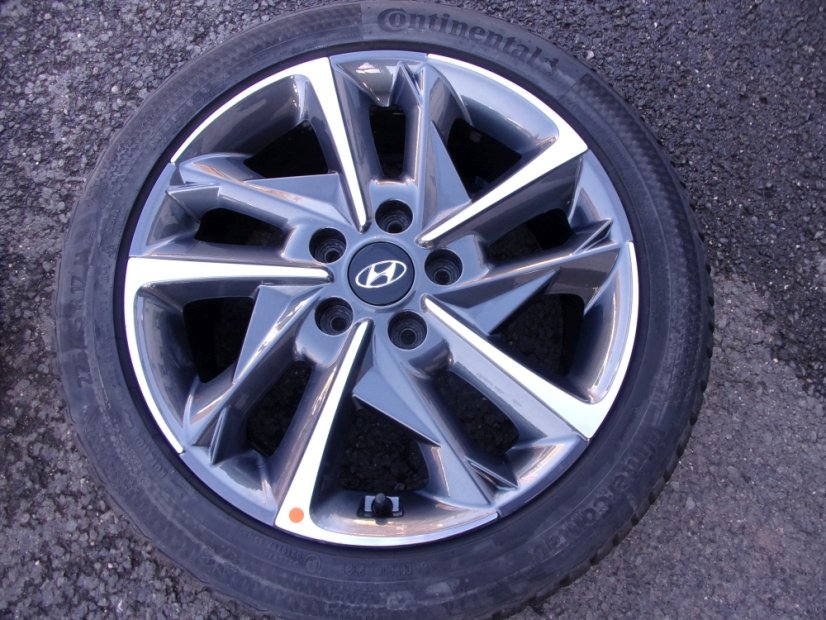 Winter set of original Hyundai alloy wheels 7x17 ET53 5x114.3x67 - tires 225/45/17 91H CONTINENTAL WinterContact TS870