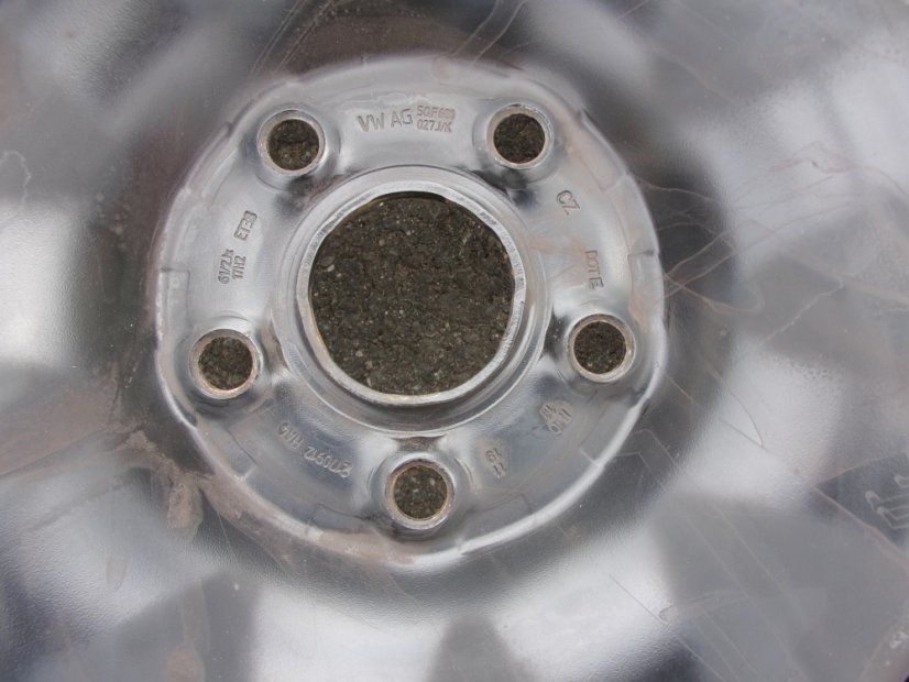 Winter tire set of Volkswagen steel wheels 6.5x17 ET38, 5x112x57 5GF601027J/K - 215/65/17 99H PIRELLI Scorpion, with TPMS pressure sensors