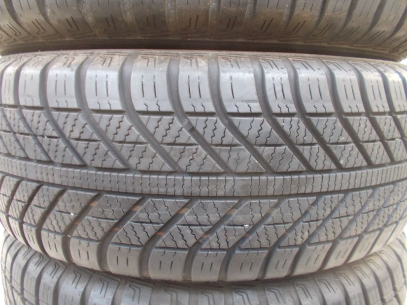 All-season tire 195/60/16 89H GOODYEAR Vector 4Seasons