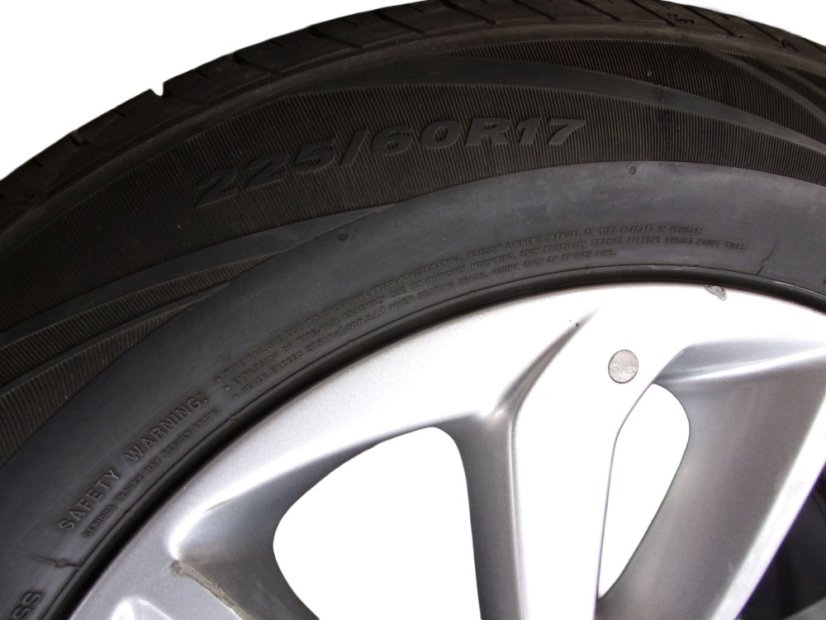 Letní obutá sada Hyundai, disky 7x17 ET51 - 5x114,3x56, pneu 225/60/17 99H NEXEN N'Blue HD Plus