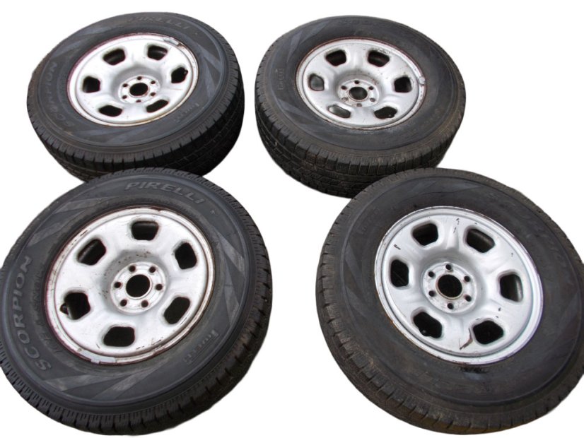 Winter tire set Nissan Navara 7x16 ET30 6x114.3x66 - 235/70/16 105T PIRELLI