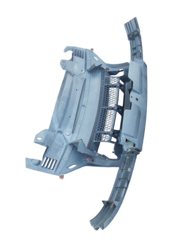 7700435879, 7700435882 Front bumper center section Renault RX4, repaired