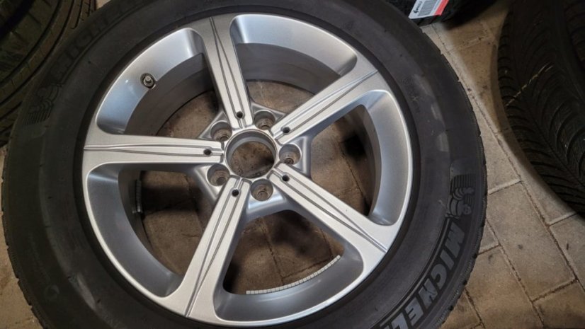 Zimní obutá sada Mercedes-Benz, disky 6,5x17 ET44 5x112x66,5 - pneu 215/65/17 99H MICHELIN Pilot Alpin 5