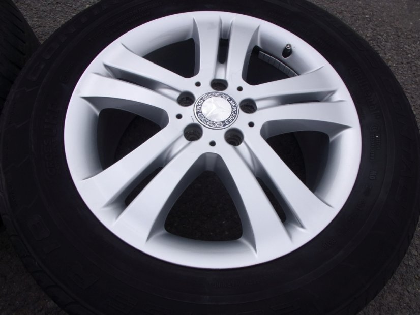 Letná obutá sada Mercedes-Benz, disky 8x18 ET67 5x112x66,5 A7514011302, pneu 255/55/18 105W CONTINENTAL