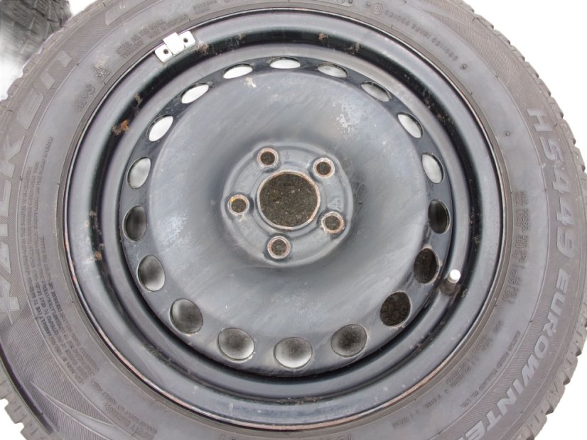 Winter tire set Volkswagen, wheels 5.5x15 ET40 5x100x57, tires 185/65/15 88T FALKEN