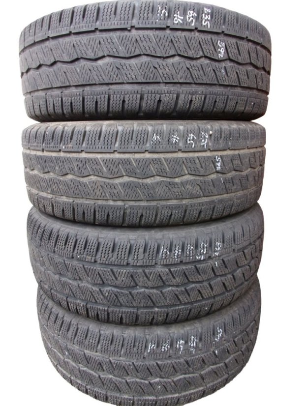 Winter truck tire 235/65/16C 115/113R HANKOOK Winter i*cept LV