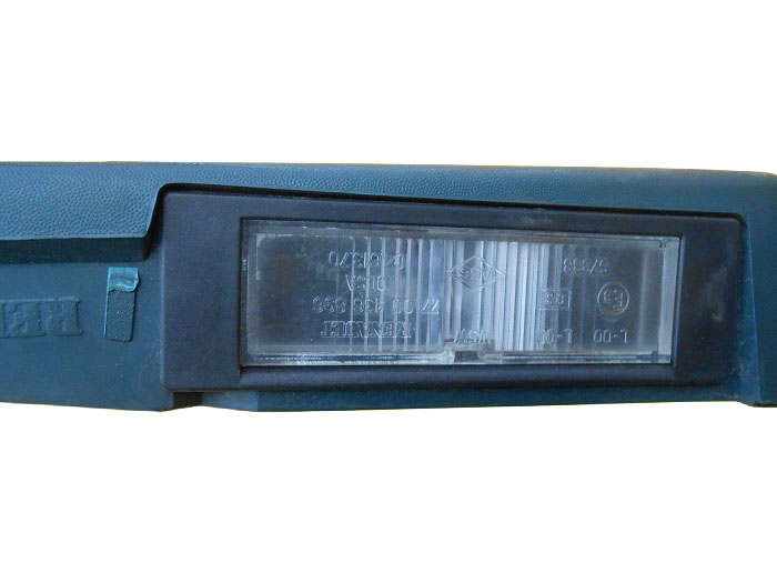 7700354339 Levá část zadního nárazníku Renault RX4, vč. ovětlení SPZ