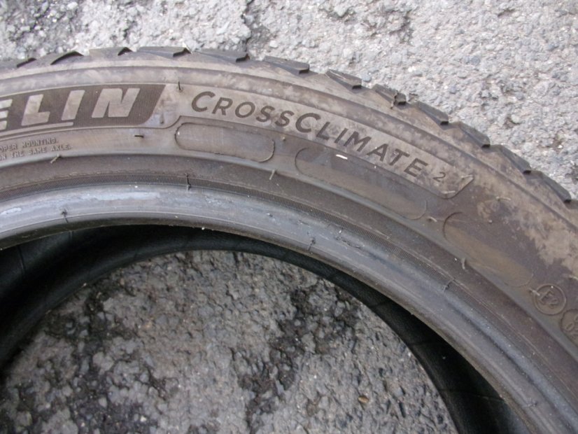 All-season tire 235/45/18 94W MICHELIN CrossClimate 2
