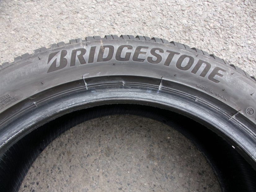 Winter tire 235/50/19 103V BRIDGESTONE Blizzak LM005