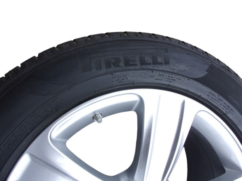 Zimná obutá sada Mercedes-Benz, disky 8x18 ET38 5x112x66,5, pneu 235/60/18 103H PIRELLI