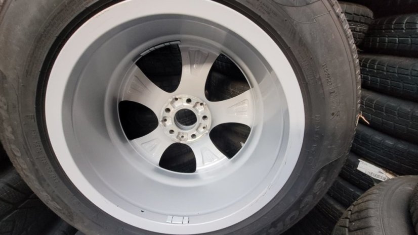 Zimní obutá sada Mercedes-Benz, alu disky 8x18 ET38 5x112x66,5 A2534010800, pneu 235/60/18 103H PIRELLI Scorpion, vč snímačů tlaku TPMS