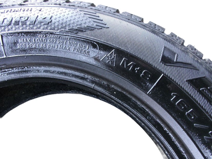 Winter tire 165/70/14 81T GOODYEAR Vector 5