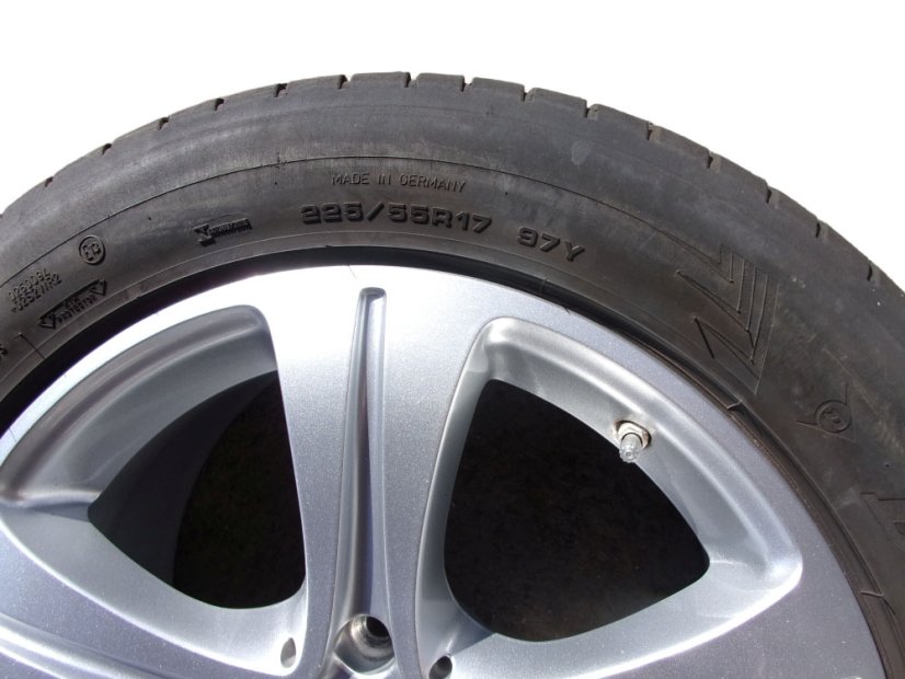Letná obutá sada Mercedes-Benz, alu disky 7,5x17 ET40 5x112x66,5 A2134011200, pneu 225/55/17 97Y DUNLOP Sport Maxx