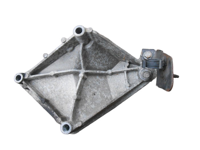 7700817262 Hliníkový držák převodovky Renault Laguna I 1,8i, 2,0i