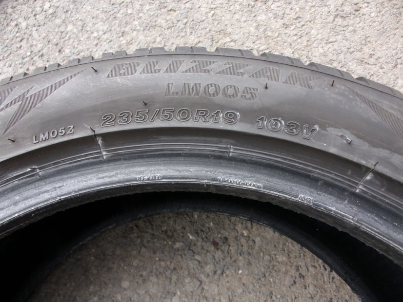 Winter tire 235/50/19 103V BRIDGESTONE Blizzak LM005