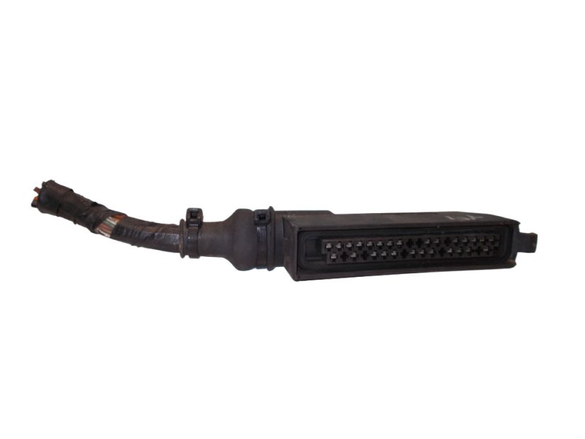 Connector to the Renault R19 engine control unit